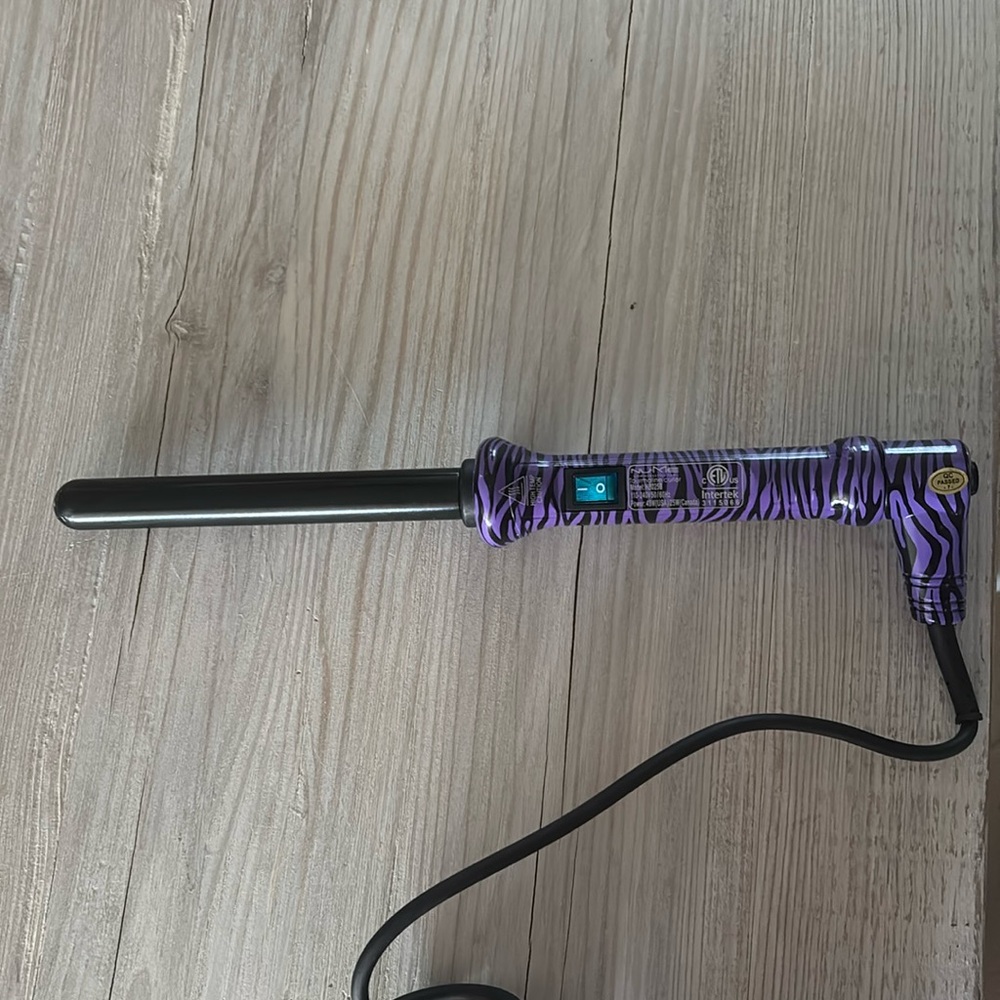 Nume 19mm Curling Wand
Purple Zebra design